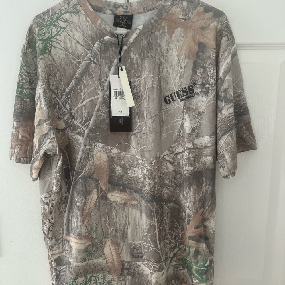 GUESS Unisex Camouflage T-Shirt